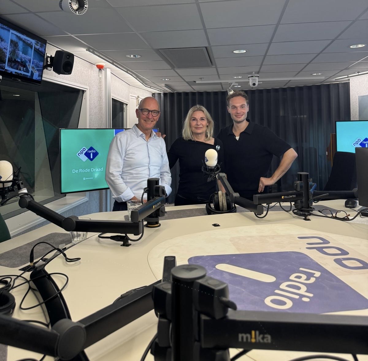 Marleen de Wilde in de studio van NPO Radio 1